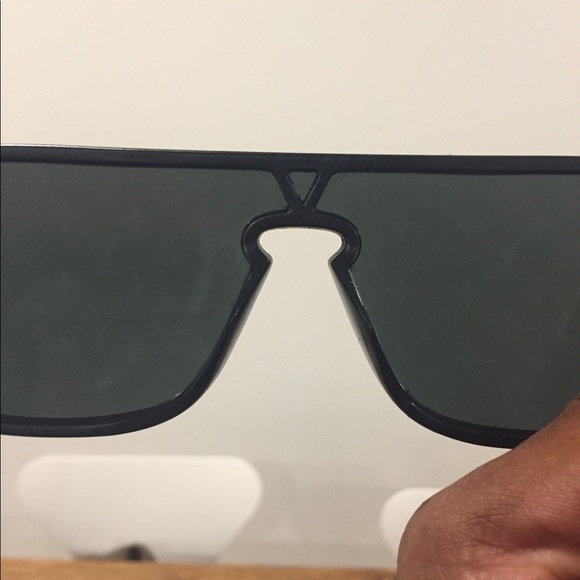 Like New Authentic Louis Vuitton Sunglasses - Picture 6 of 7
